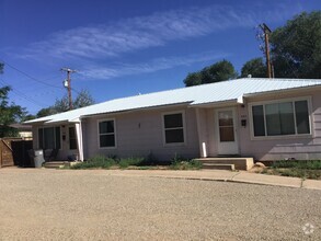 Building Photo - 548 E Montezuma Ave