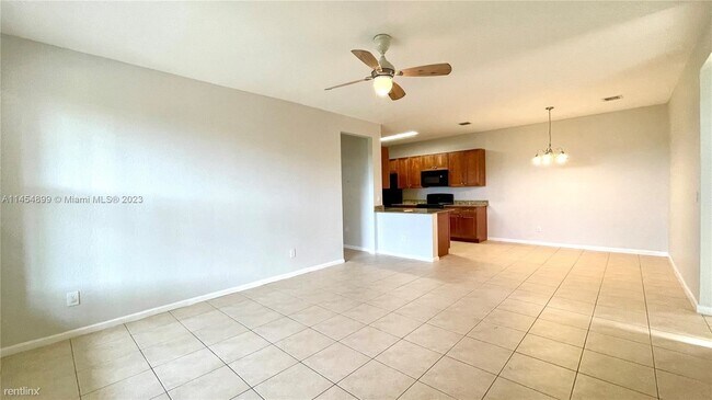 Foto del edificio - 3 br, 2 bath House - 3569 Forest Hill Blvd...
