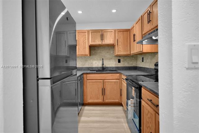 Building Photo - 9301 SW 92nd Ave
