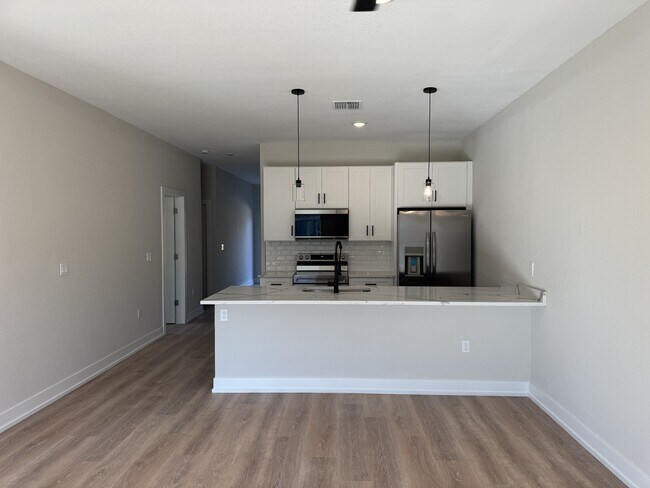 Building Photo - 2022 Dorion St