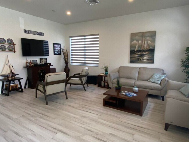 Building Photo - 325 Berenger Walk