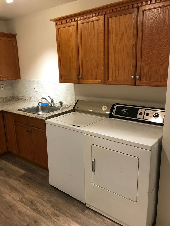 Building Photo - Corvallis triplex