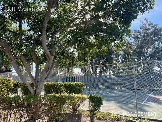 Foto del edificio - 7747 Margerum Ave