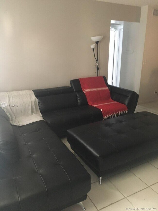 Foto del edificio - 10218 Twin Lakes Dr