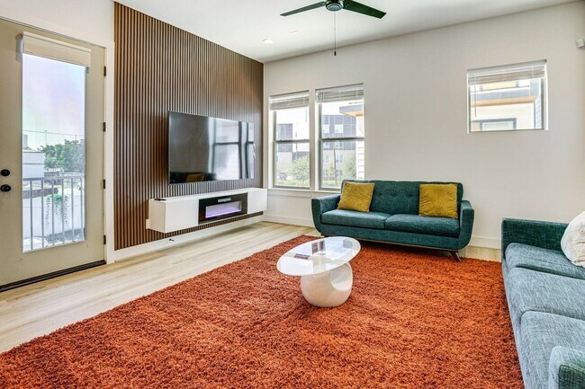 Building Photo - 2339 Eagle St