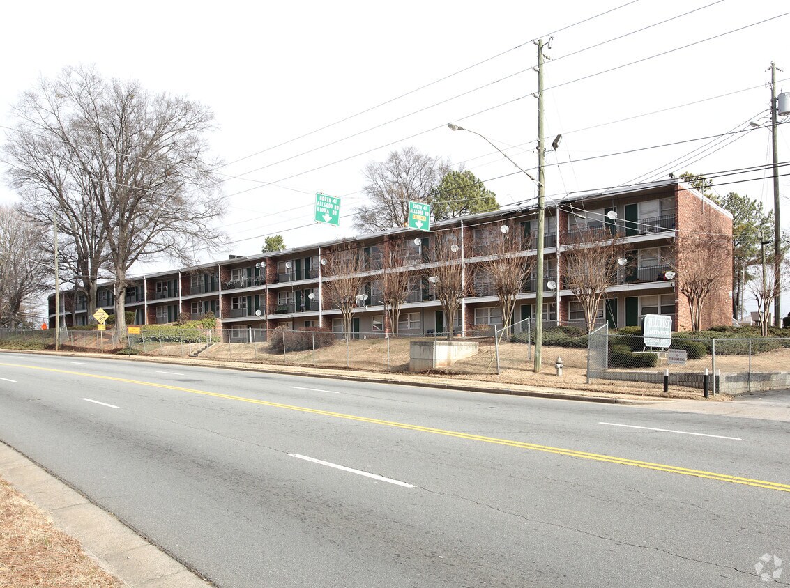 Foto principal - Hillcrest Apartments