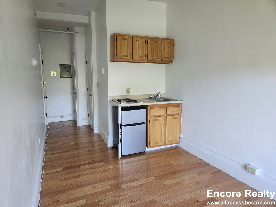 Foto principal - 1077 Beacon St