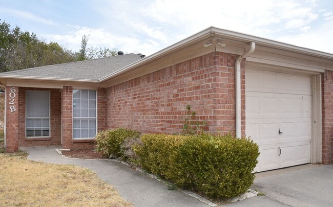 Building Photo - 602 Crestridge Ct