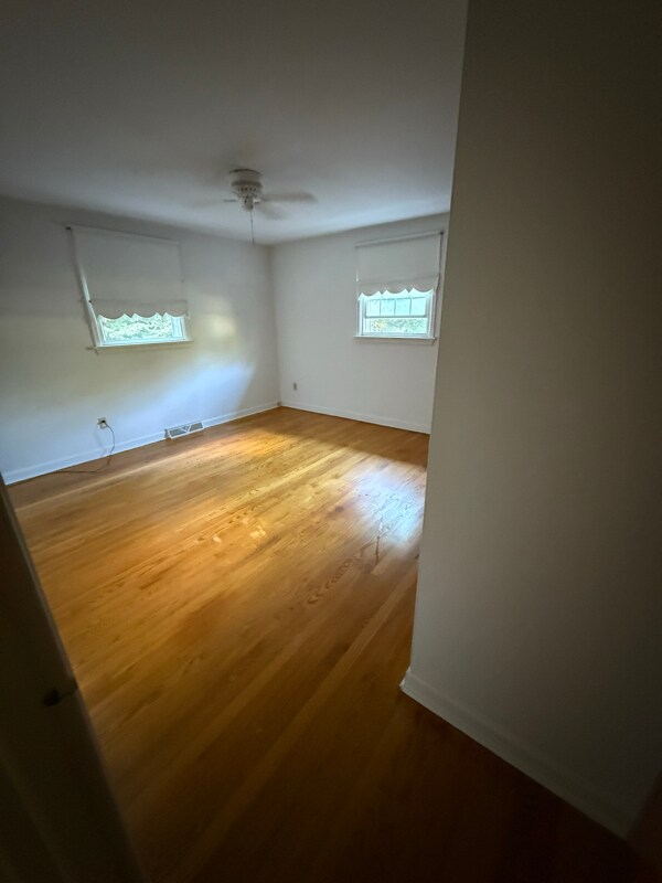 Foto del edificio - 512 Oakridge Dr