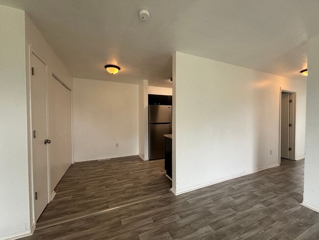 Building Photo - 707 Brett Circle