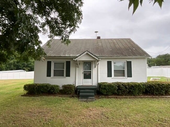 Building Photo - 118 Fairgrounds Rd
