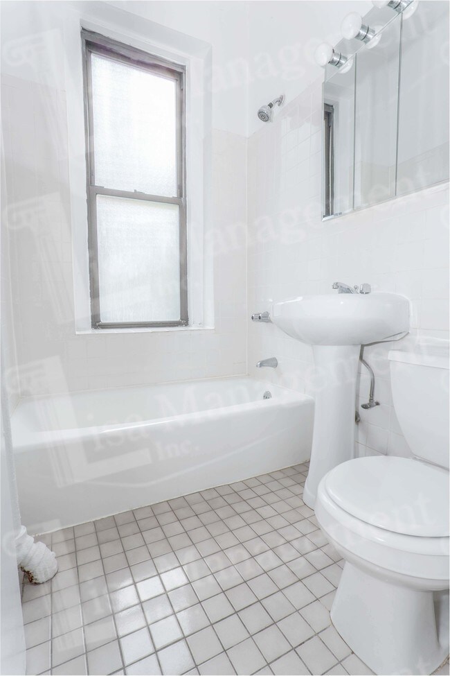 Building Photo - 253 E 52nd St