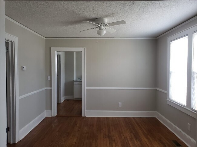 Foto del edificio - 12 Eastlan Dr