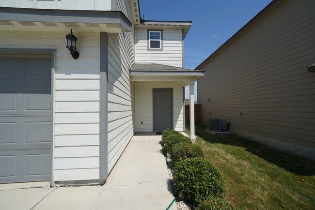 Foto del edificio - Beautiful home now available. Realtor Comm...