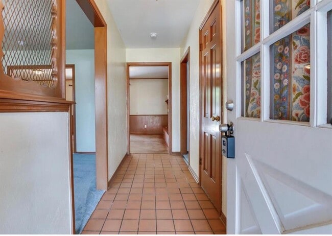 Building Photo - 4325 SE 12th St