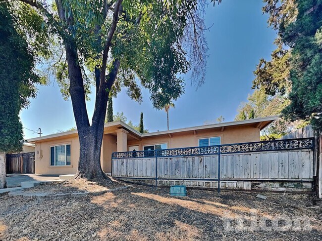 Building Photo - 500 Shaddick Dr