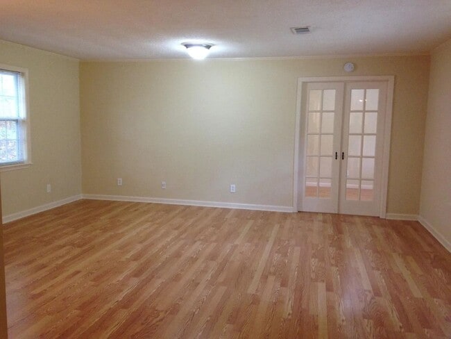 Building Photo - 1501 Chickasaw Rd