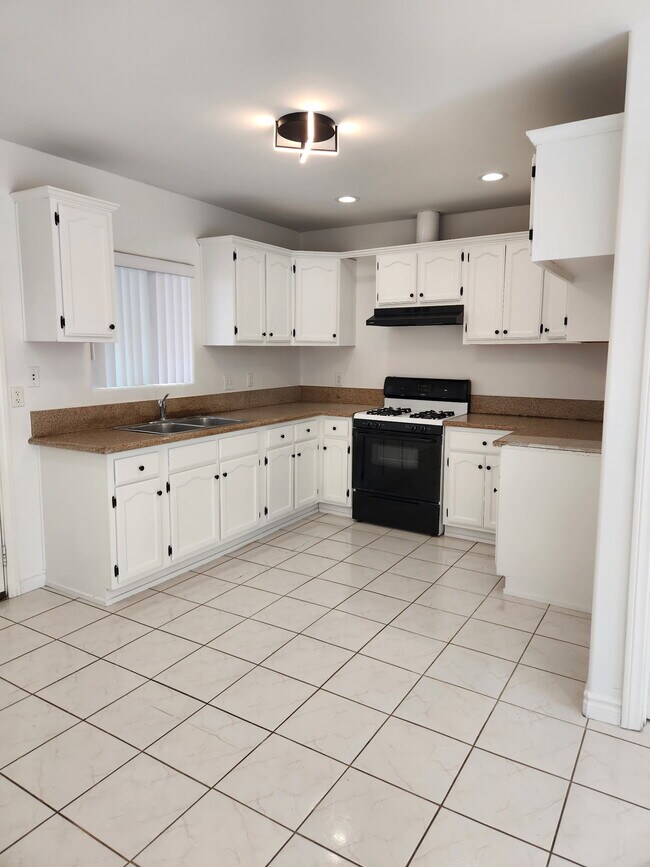 kitchen - 750 Martin Luther King Jr Ave