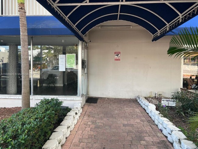 Building Photo - 1300 Lincoln Rd
