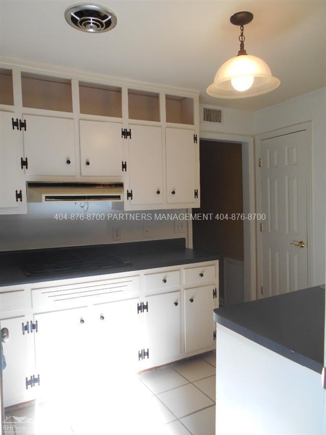 Foto del edificio - 3057 Pharr Court North Ct NW