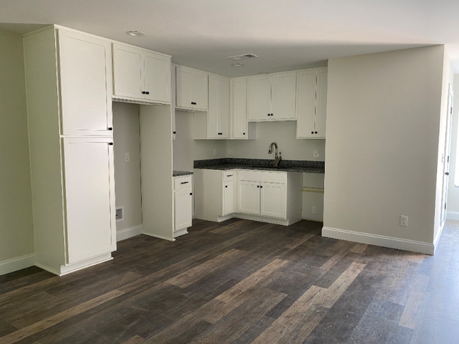 Building Photo - 404 Brookstone Dr