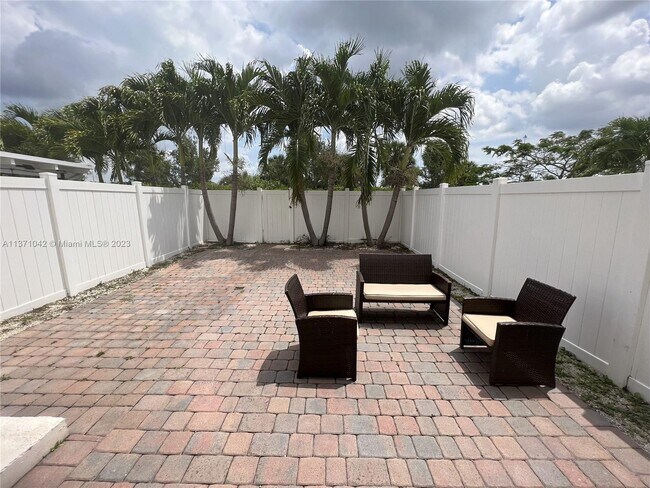 Foto del edificio - 9333 W 32nd Ln