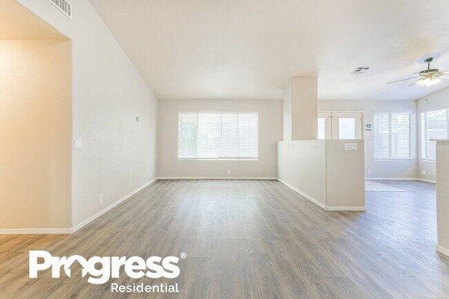 Building Photo - 1623 E Oakland St