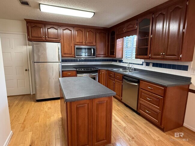 Foto del edificio - 22022 Nelson St