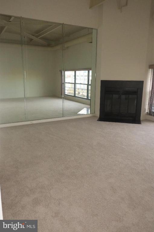 Building Photo - 3 N Christopher Columbus Blvd