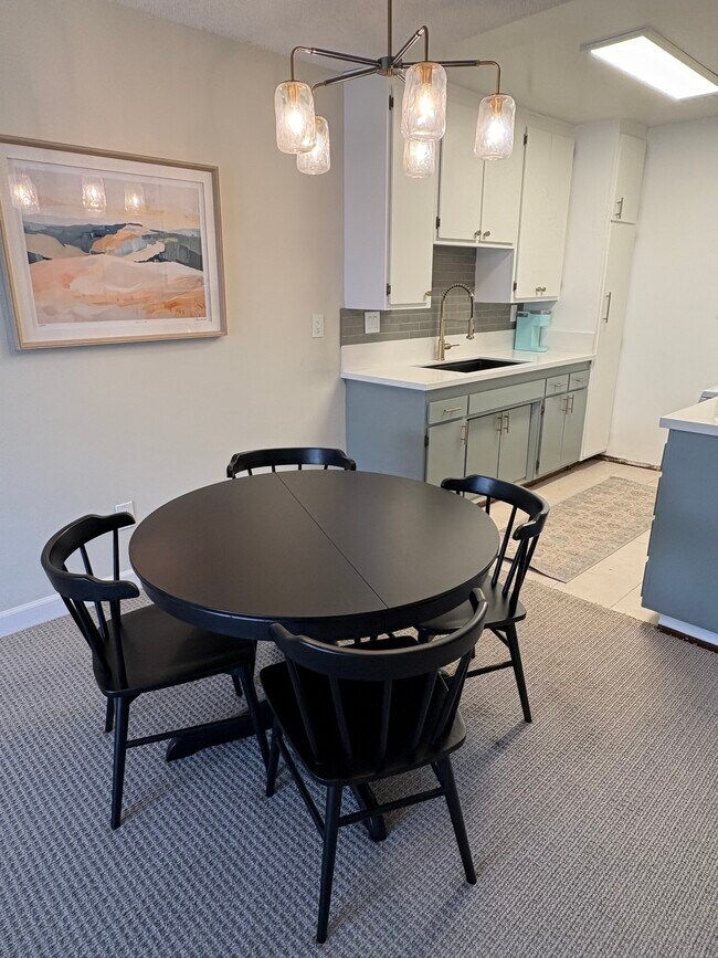 Foto del edificio - 4855 Cole St