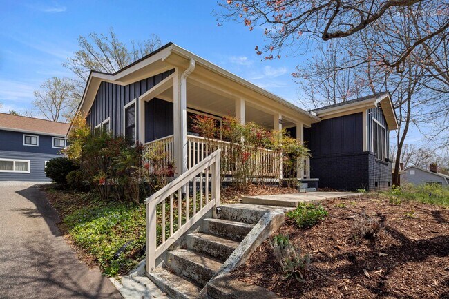 Foto del edificio - Beautiful Home - Excellent Kenilworth Location!