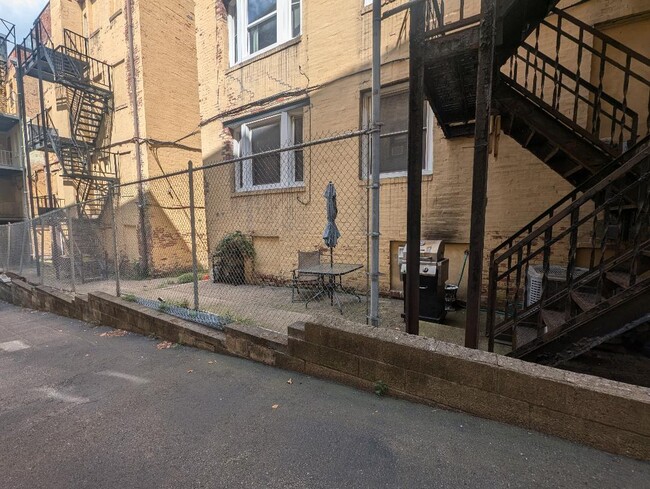 Building Photo - 5523 Ellsworth Ave