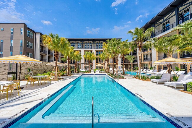 Building Photo - Corner on Main