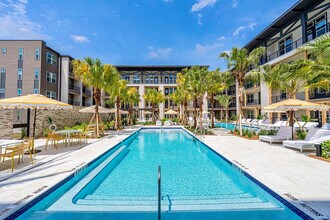 Building Photo - Corner on Main