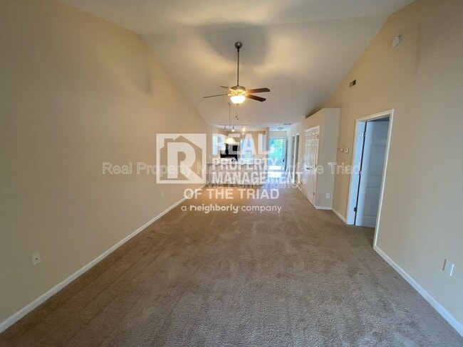 Foto del edificio - 3389 Hyde Pl Cir