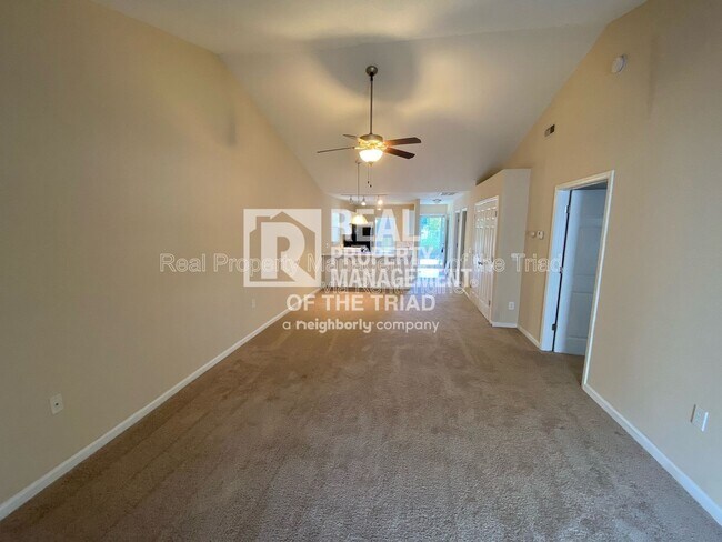 Foto del edificio - 3389 Hyde Place Cir