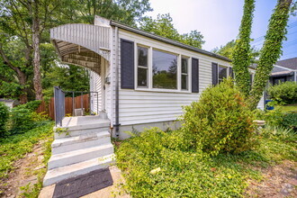 Building Photo - 3026 Wayne Rd