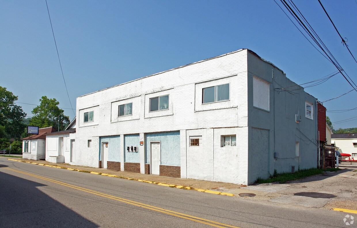 Primary Photo - 603-607 1/2 Rock Lake Dr