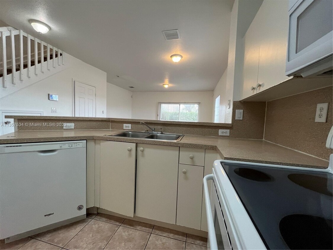 Primary Photo - 1701 SW 81st Way