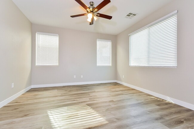 Building Photo - 342 Fringe Ruff Dr