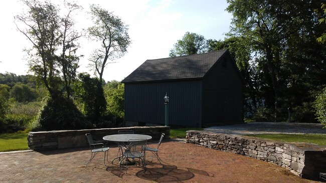 Building Photo - 294 Jones Hollow Rd