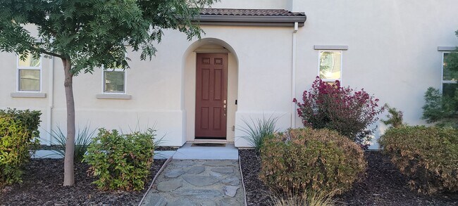 Foto del edificio - Gorgeous 4 bedroom 3 bath in Fiddyment Farm