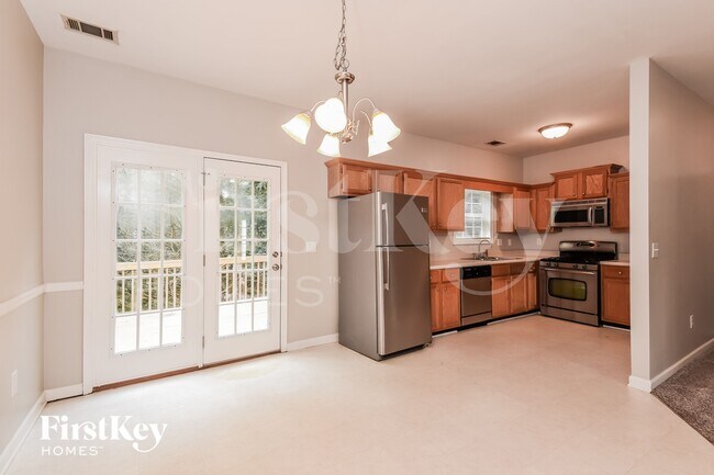 Foto del edificio - 135 Lexington Ct