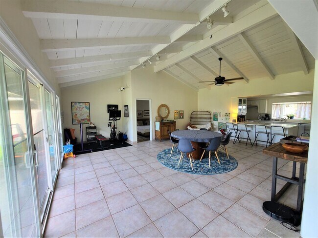 Building Photo - Kailua Estates 4 bed, 3 bath - walk to bea...