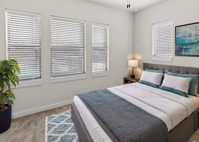 Foto del edificio - Stunning Downtown Corner Lot!