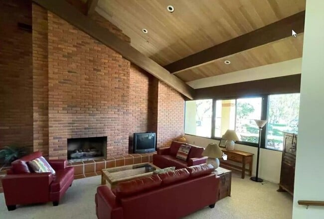 Building Photo - 15300 Palm Dr