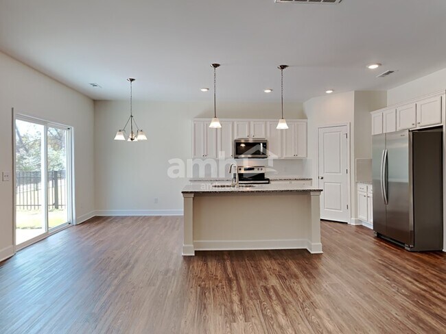 Building Photo - 3028 Esquire Dr