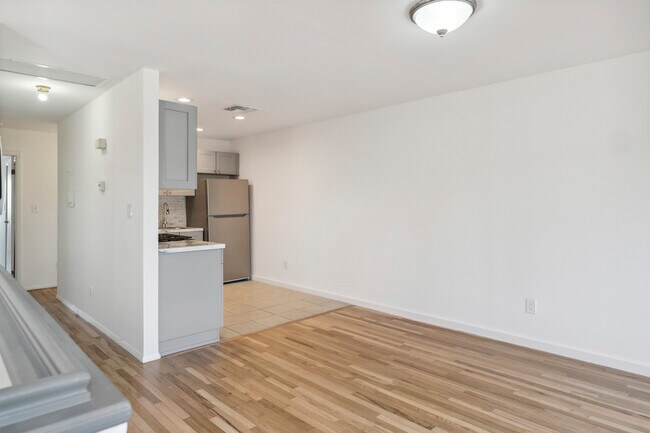 Dining area - 5103 Liberty Ave