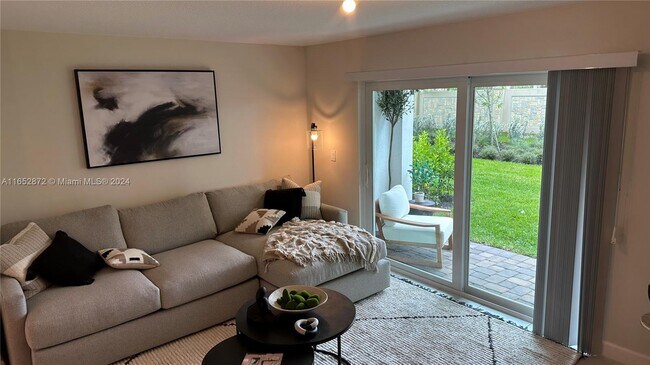 Foto del edificio - 6749 Broadwater Ln