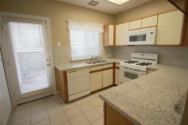 Foto del edificio - 2910 Grants Lake Blvd